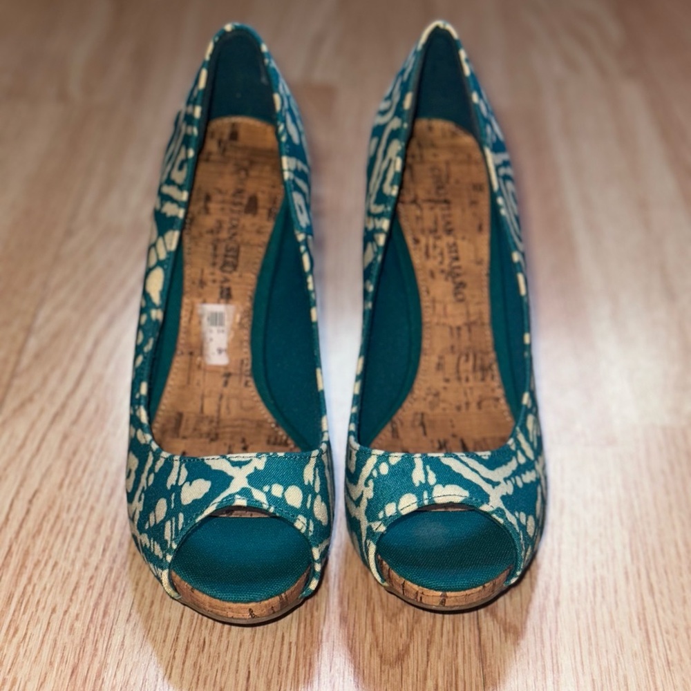Christian Siriano Blue and white heels